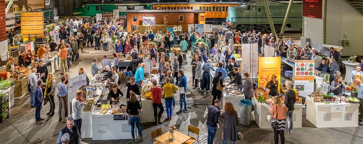 Drukbezochte foodmarkt in het Spoorwegmuseum